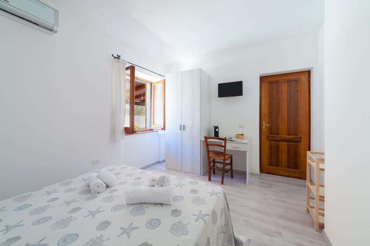 Brezza B&B Golfo Aranci Exterior photo